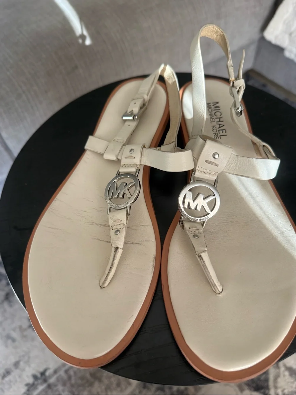 Michael Kors Women’s White Leather MK Thong Sandals SZ 7.5